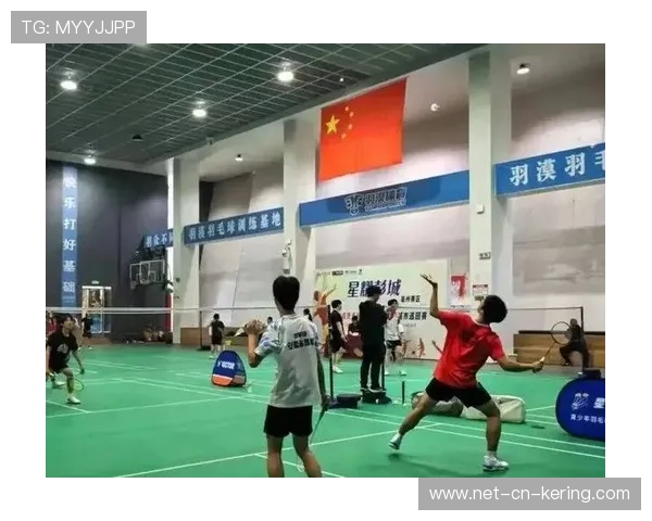 国际羽毛球巡回赛在赛事期间安排青少年教学与示范活动，羽毛球全国青少年比赛